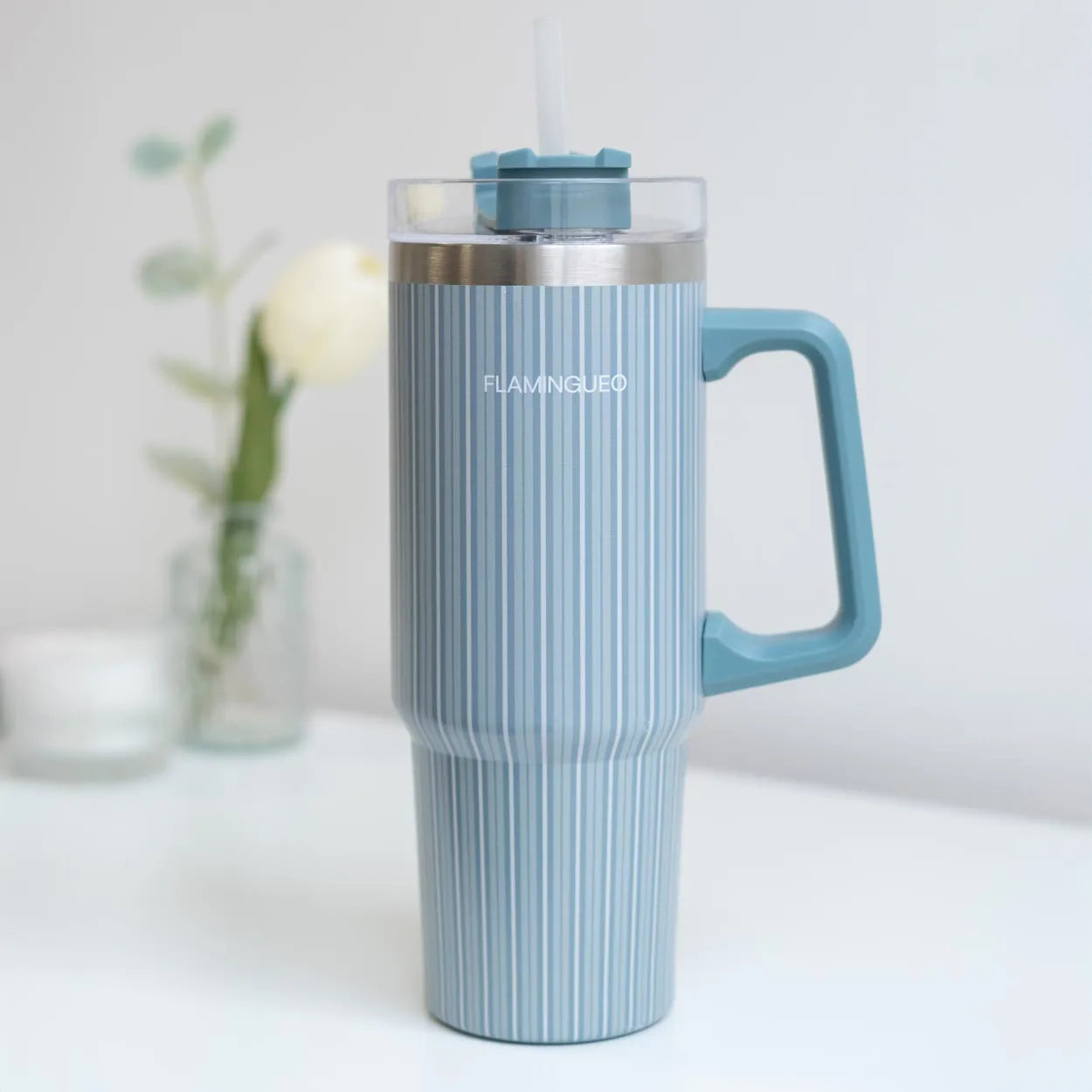 Garrafa Térmica Flamingueo 0.9L com Palhinha e Asa — Fria 24h, Quente 10h